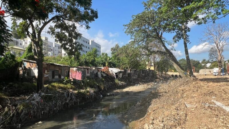 Avanzan trabajos de ampliación en la avenida República de Colombia