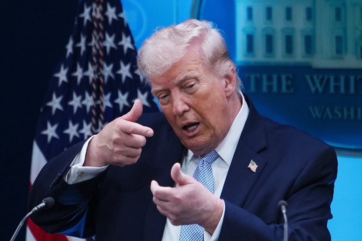 Trump cuestiona resultados del referéndum en Virginia y admite confusión