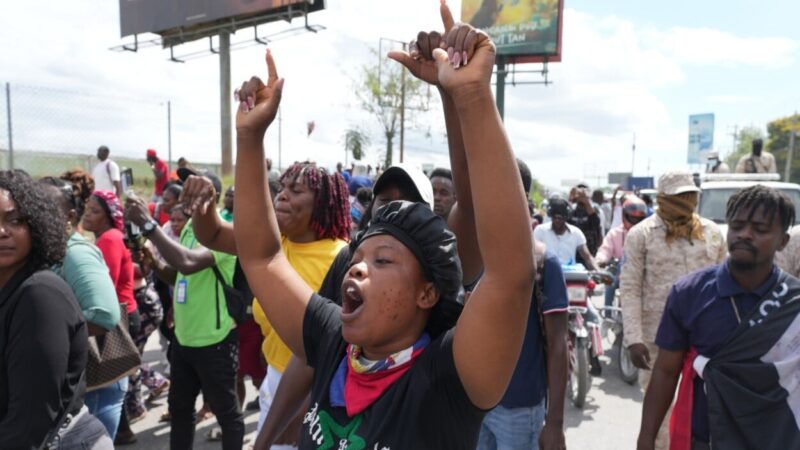 Haitianos demandan aumento salarial en medio de alza del petróleo