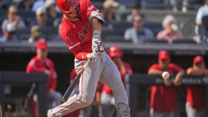 Mike Trout destella con jonrones mientras Angelinos superan a Yankees
