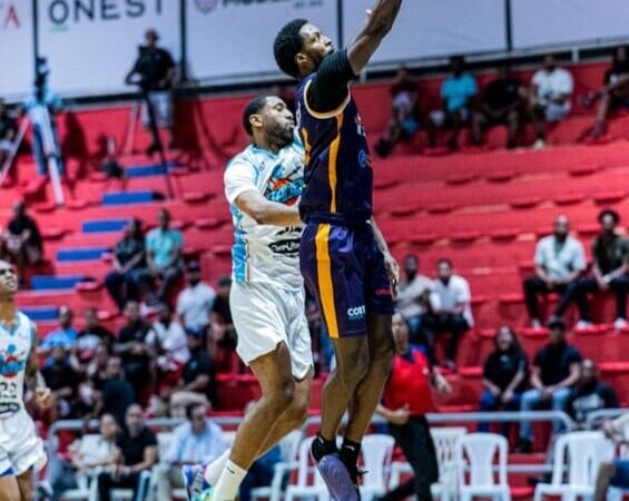 Spearman lidera remontada y Titanes vencen a los Héroes