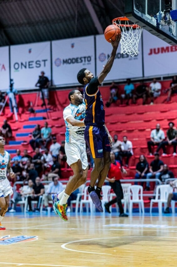 Spearman lidera remontada y Titanes vencen a los Héroes