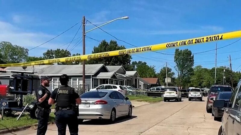 Tiroteo en centro comercial de Luisiana deja diez heridos