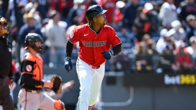 José Ramírez brilla con dos jonrones y marca un hito en Cleveland