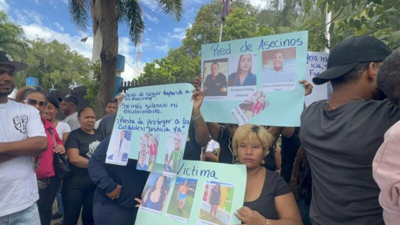 Familiares de joven fallecida en cirugía estética claman por justicia