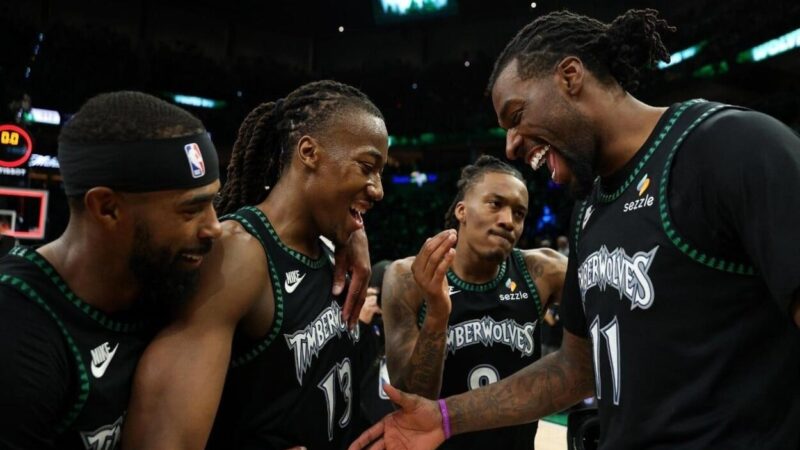 Ayo Dosunmu lleva a los Timberwolves a una victoria crucial con actuación histórica