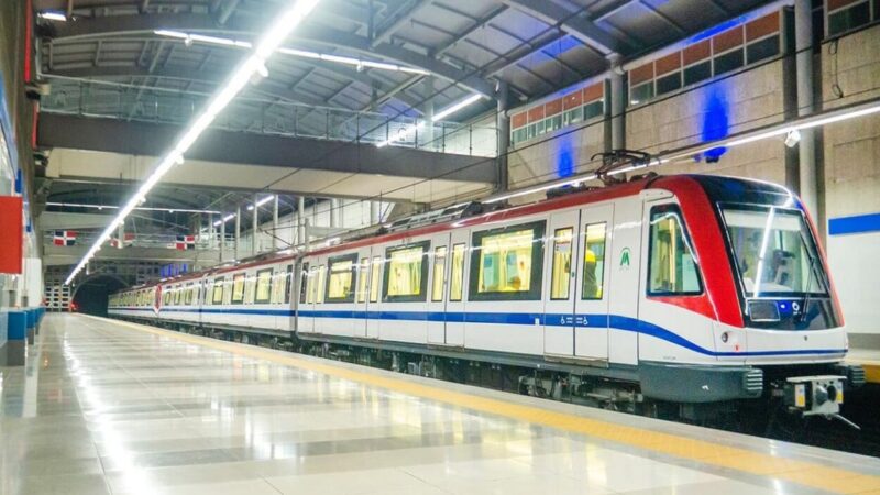 Aglomeraciones y descontento en la estación Concepción Bona del Metro de Santo Domingo