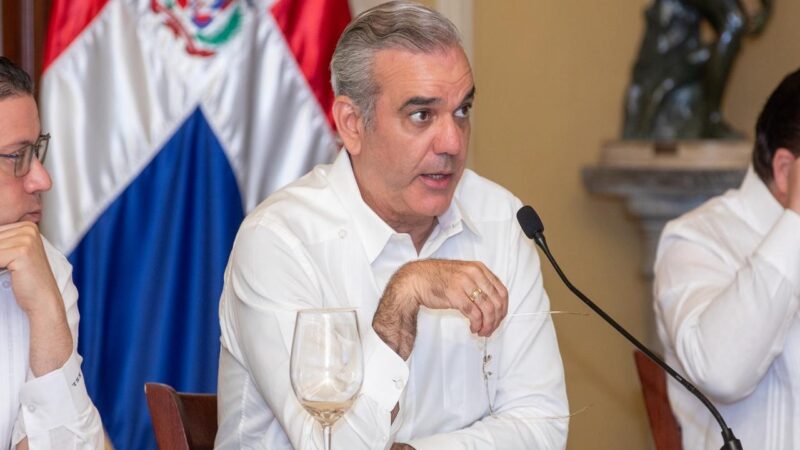 Gobierno dominicano congela precios de combustibles por una semana