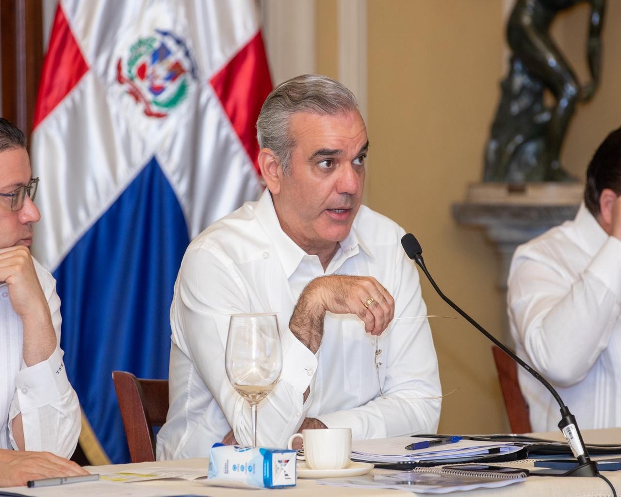 Gobierno dominicano congela precios de combustibles por una semana