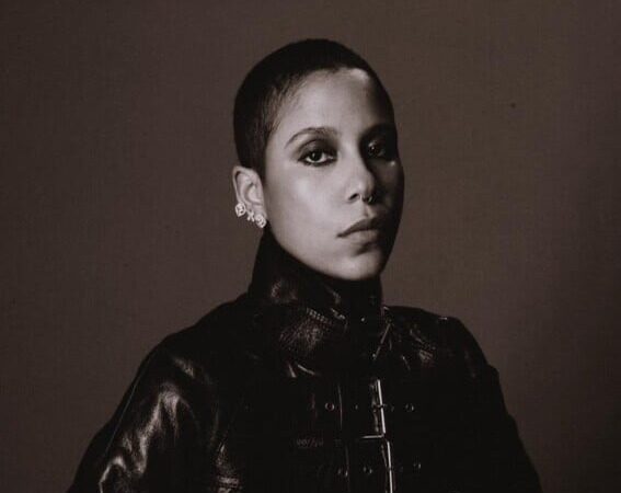Tokischa lanza su álbum debut “Amor & Droga” con un enfoque íntimo y personal