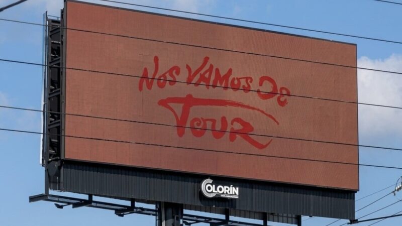 Misteriosa campaña publicitaria “Nos vamos de tour” genera especulaciones sobre Karol G en Santo Domingo