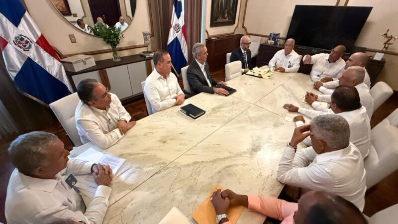Gobierno dominicano impulsa modernización del sector arrocero en reunión con productores