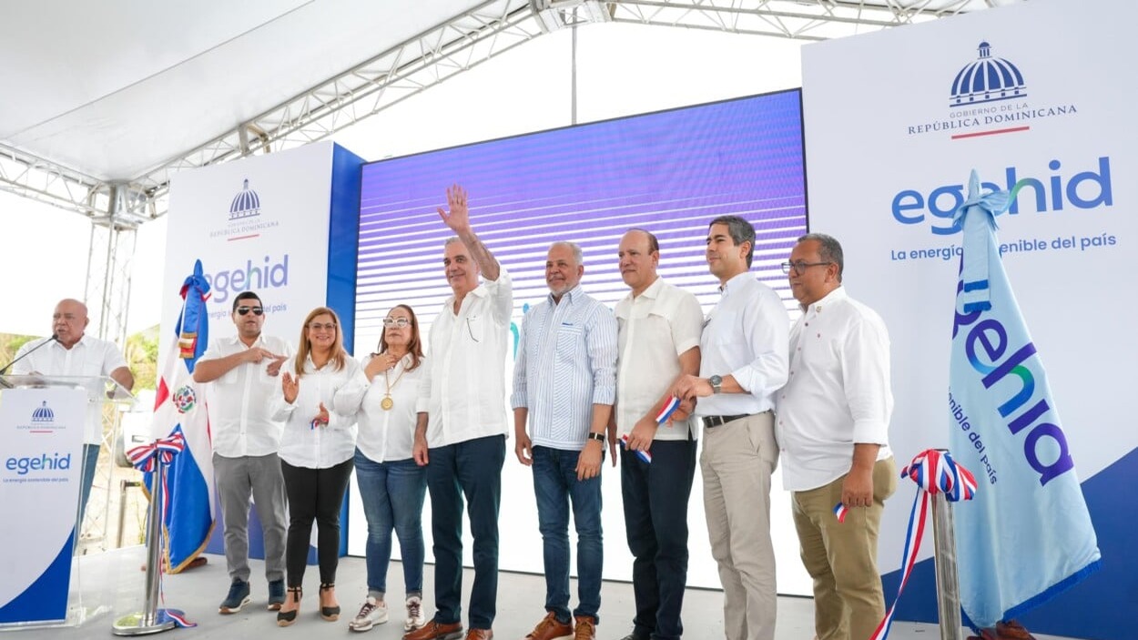 Presidente Abinader destaca construcción de carreteras en la Sierra