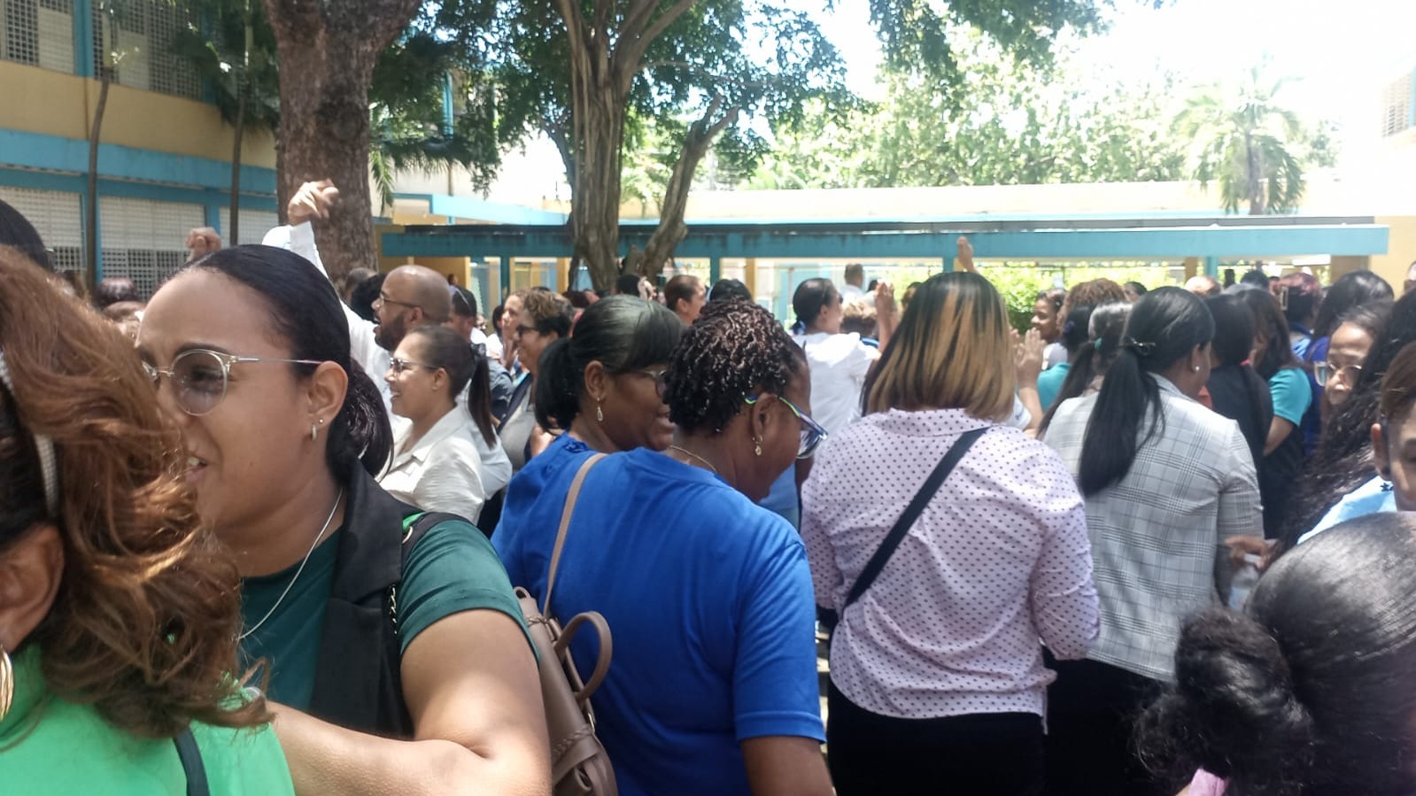 Maestros exigen revisión de evaluación por irregularidades en Santo Domingo