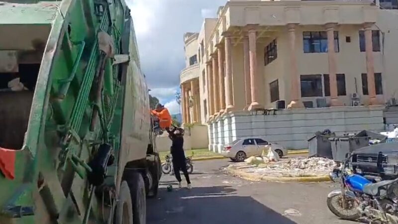 Trágico desenlace: chofer de camión muere apuñalado tras incidente vial en Santiago