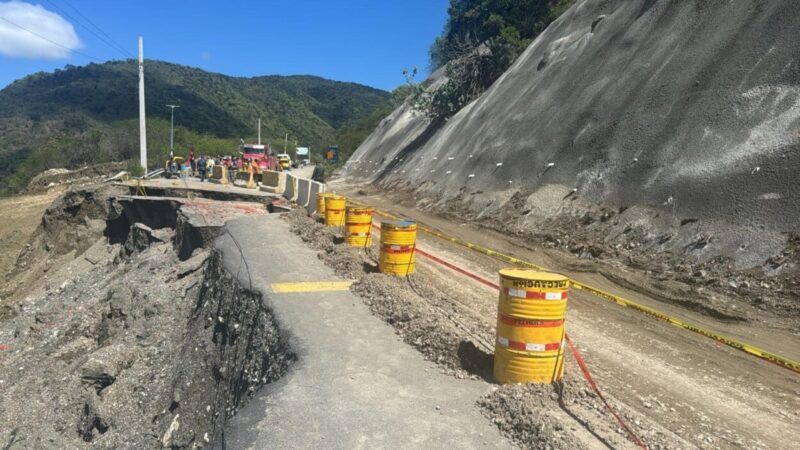 Derrumbe bloquea carretera de Ocoa; autoridades proponen desvíos para el tránsito