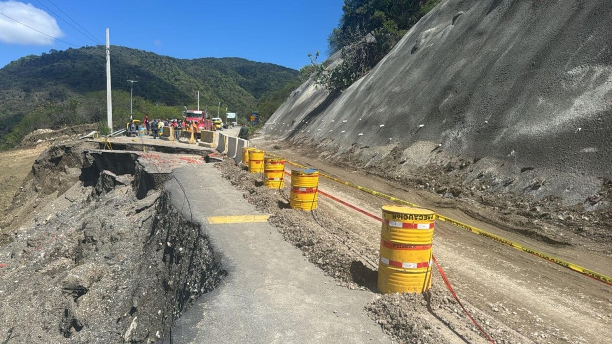 Derrumbe bloquea carretera de Ocoa; autoridades proponen desvíos para el tránsito