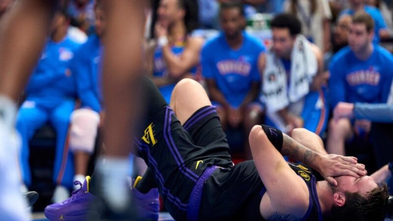 Luka Doncic sigue sin fecha de regreso mientras los Lakers enfrentan los playoffs sin él
