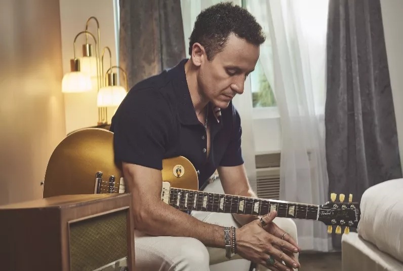 Fonseca celebra el paso del tiempo con su nuevo álbum musical