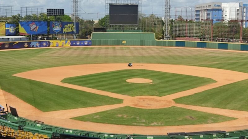 El Estadio Quisqueya en el ojo del huracán por daños en su terreno