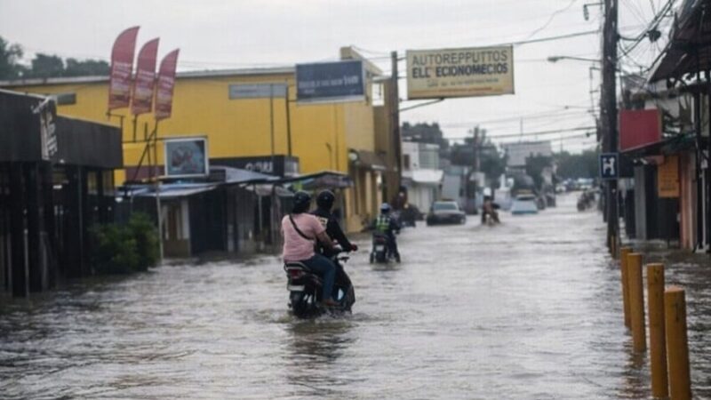 Inundaciones afectan viviendas y vías en Fantino tras intensas lluvias