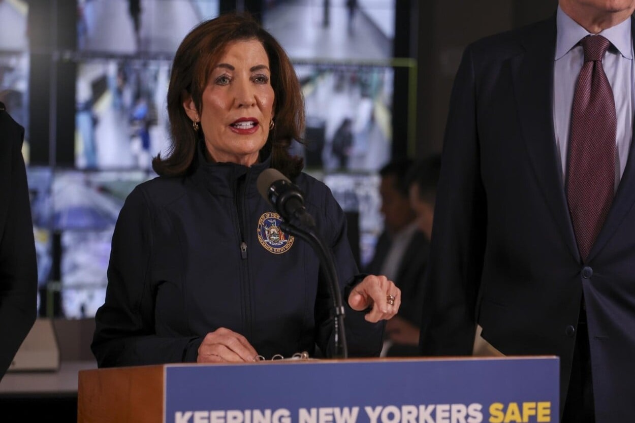 Rechazo a propuesta de la gobernadora de Nueva York sobre cooperación entre Policía e ICE
