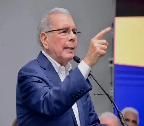 Danilo Medina: Estrategia para Revitalizar el PLD en un Escenario Polarizado