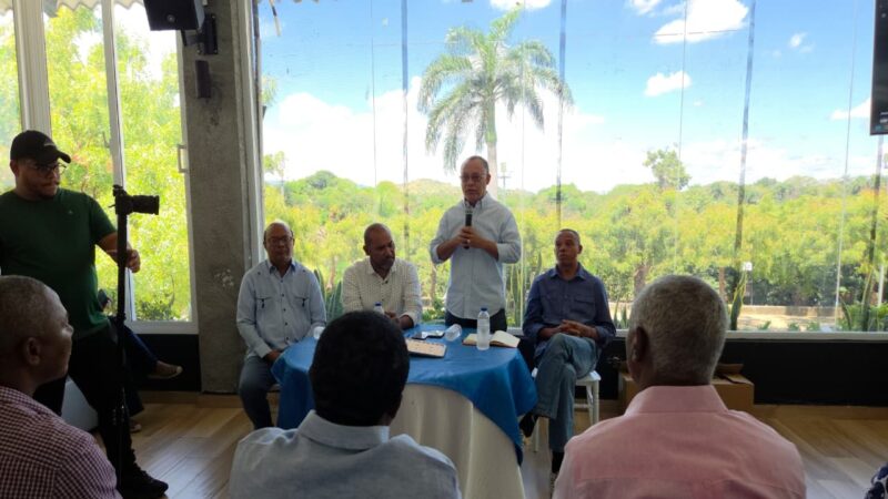 Senador Jhonson Encarnación busca resolver crisis eléctrica en Elías Piña