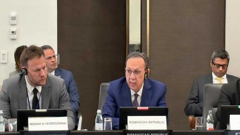 Héctor Valdez Albizu aborda el fraude digital en servicios financieros en Washington