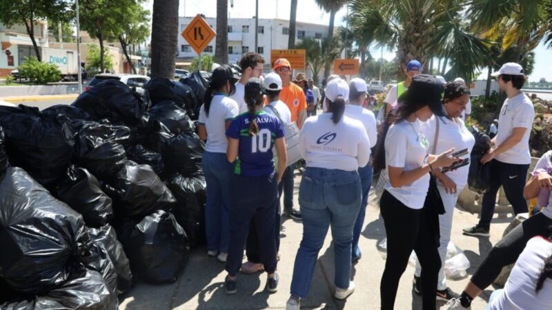 Jornada de limpieza en Santo Domingo elimina más de 3,000 libras de plástico