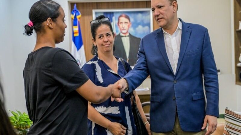 Familia de chofer asesinado busca justicia en reunión con el alcalde