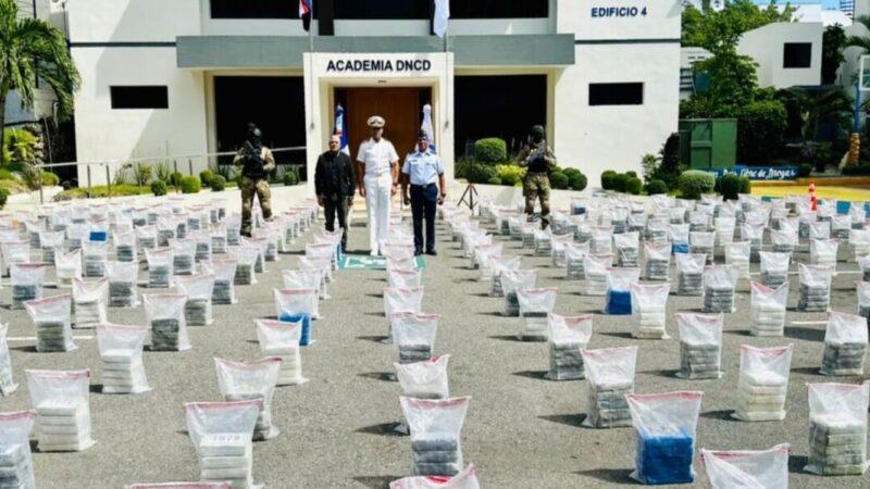 Confiscan 1.6 toneladas de cocaína tras operativo en Pedernales