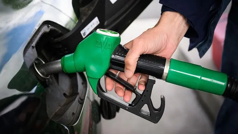 Irán anuncia la reapertura del estrecho de Ormuz y los precios del petróleo caen