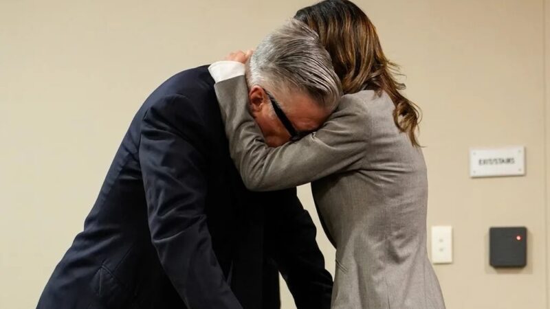 Alec Baldwin enfrentará juicio civil por presunta negligencia en el caso ‘Rust’