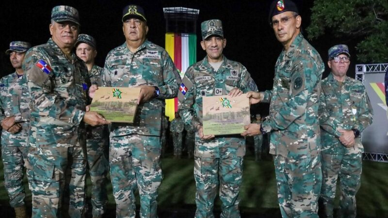 Reconocen a más de 500 miembros de las Fuerzas Armadas y Policía por su destacada labor