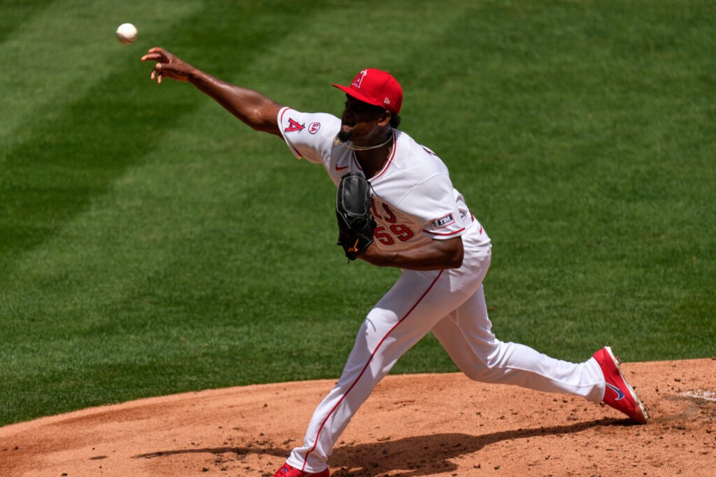 José Soriano alcanza una efectividad histórica al inicio de la temporada