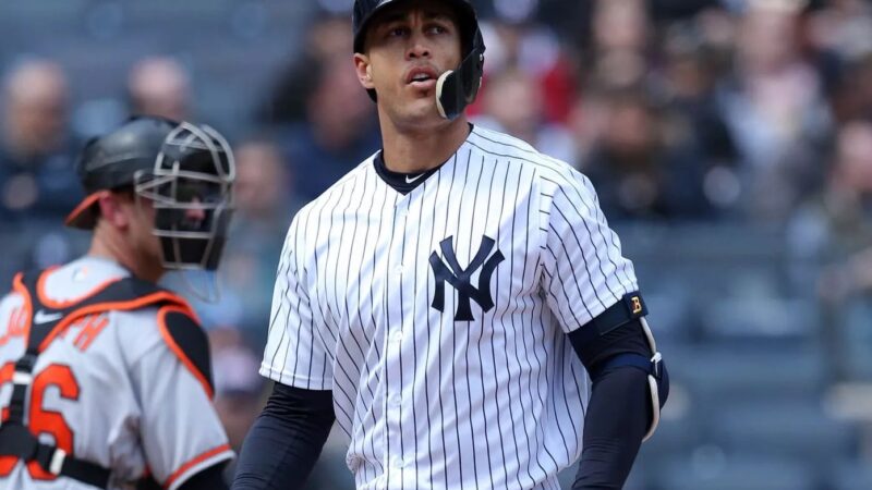 Giancarlo Stanton se retira del juego ante los Astros por molestias en la pierna