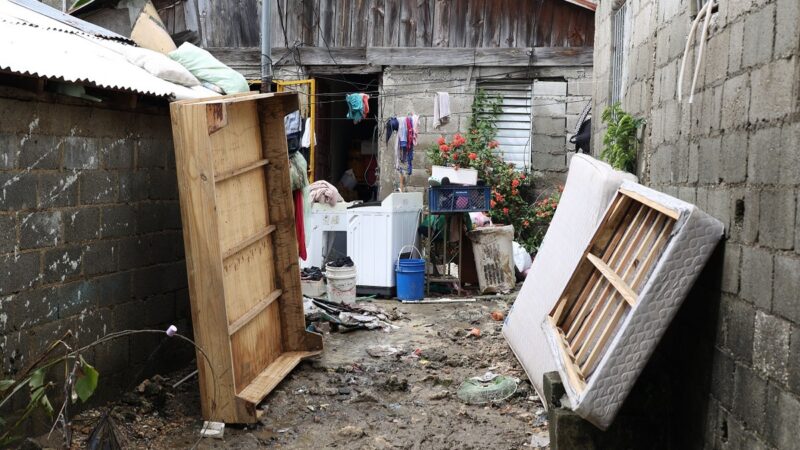 Familias dominicanas enfrentan riesgos al vivir cerca de cañadas