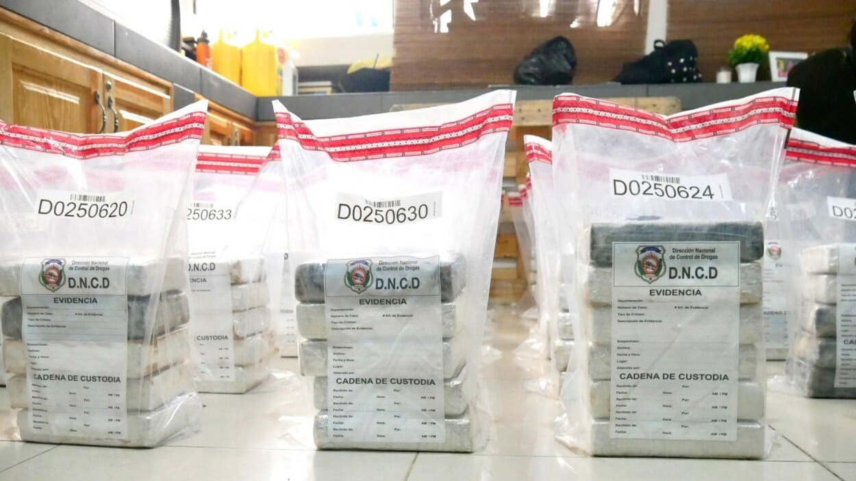 Operativo sorpresa: Decomisan cargamento de cocaína en costas de Baní
