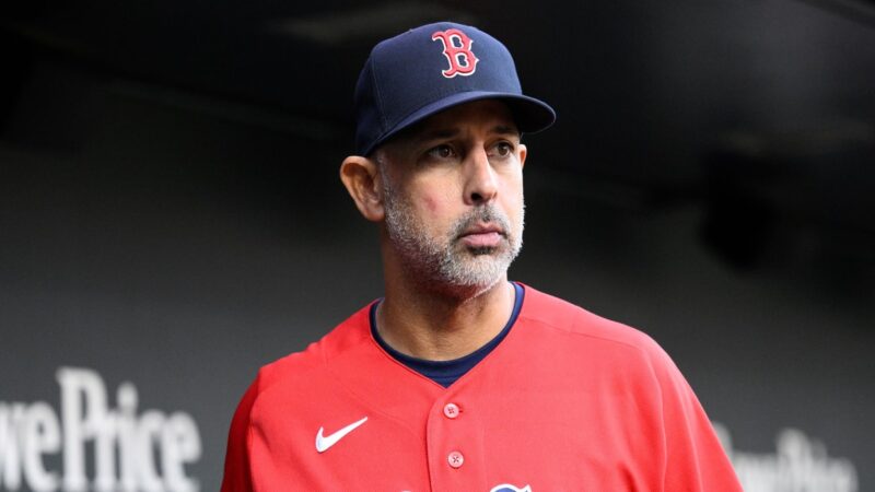 Factores clave en la salida de Alex Cora de los Medias Rojas