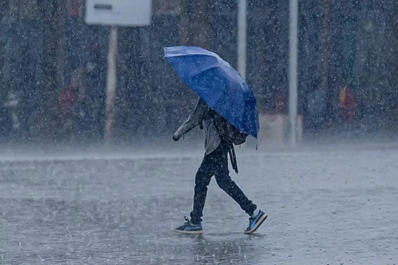 Sistema frontal traerá lluvias; 14 provincias en alerta verde
