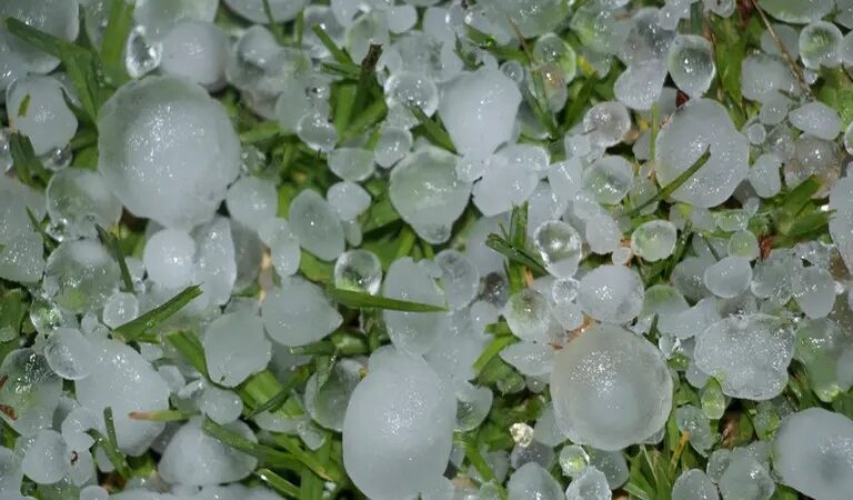 Intensas lluvias y granizo sorprenden a residentes del Gran Santo Domingo
