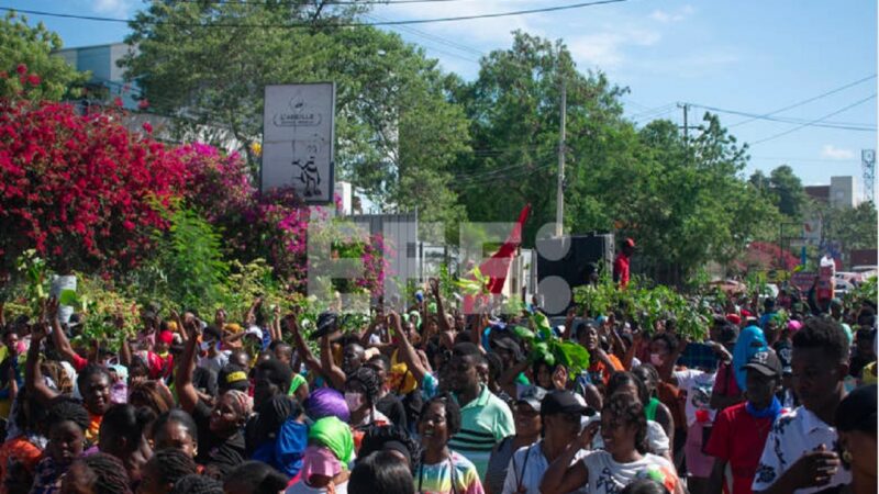 Trabajadores haitianos reclaman aumento salarial ante crisis económica