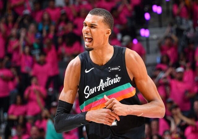 Victor Wembanyama brilla en su estreno en playoffs con los Spurs