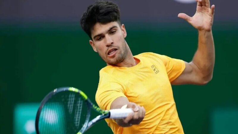 La participación de Carlos Alcaraz en Roland Garros pende de un hilo por lesión