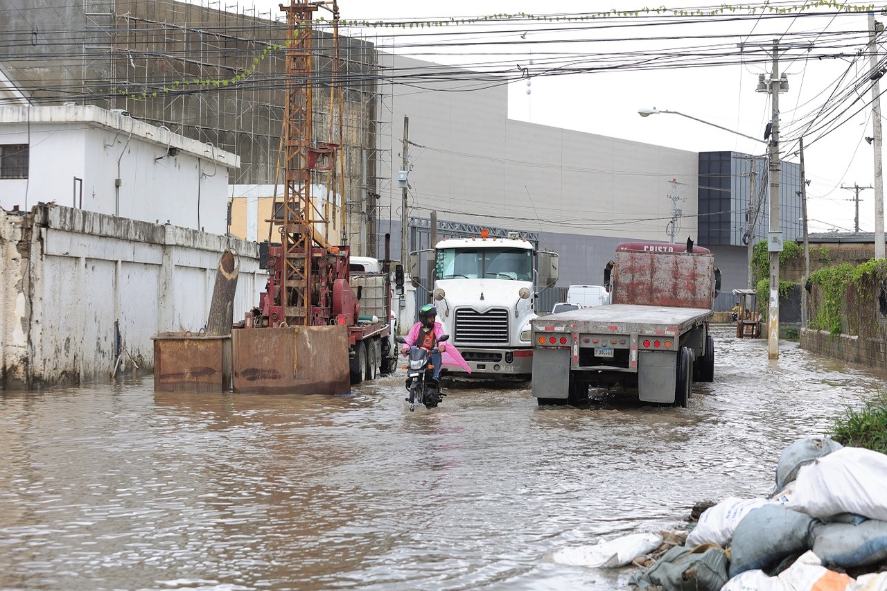 Fuertes lluvias seguirán azotando el país hasta mediados de semana