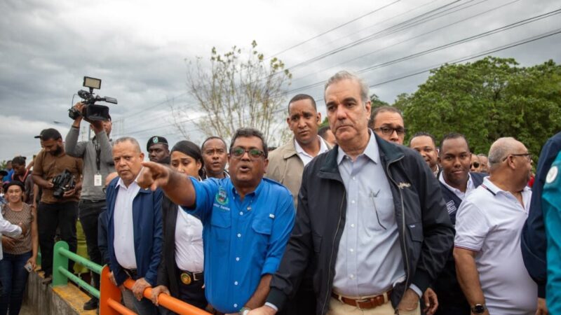 Abinader visita Los Alcarrizos para evaluar daños tras intensas lluvias