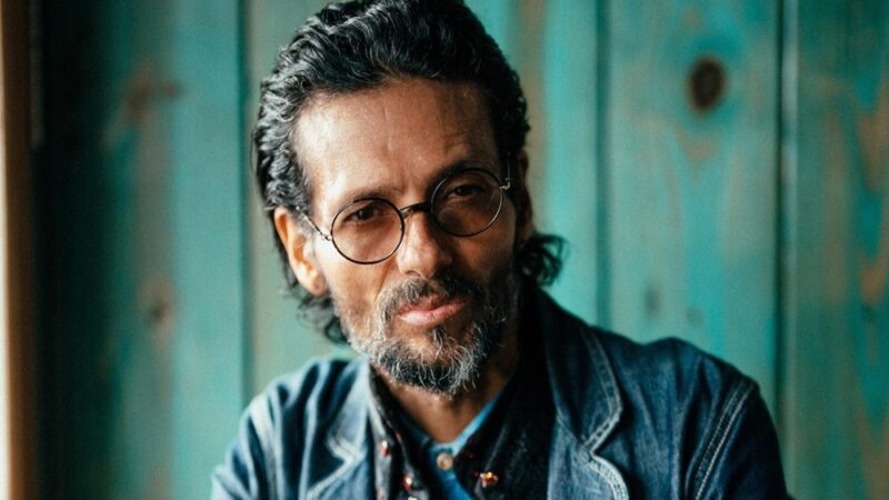 Draco Rosa lanza “Olas de Luz” encontrando inspiración en la adversidad