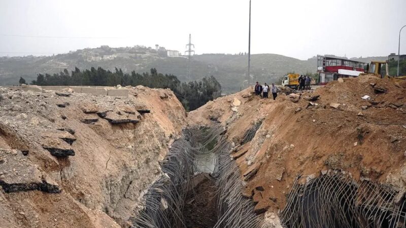 Puentes destruidos por ataques israelíes complican el retorno de desplazados en el sur del Líbano