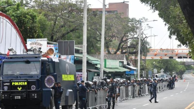 Operativo de desalojo en Teleofertas evoca memorias de grandes capturas policiales